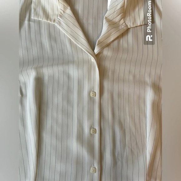 Covington Woman Long Sleeve Pin Striped Button Down Blouse Cream Gray 20W - Picture 9 of 9